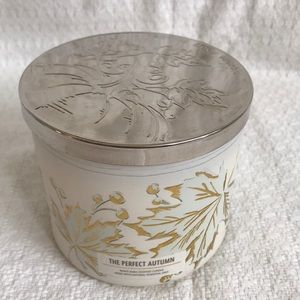 Bath & Body Works- THE PERFECT AUTUMN- 3 wick candle- 14.5 oz- NEW